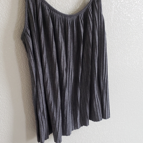 Banana Republic Pleated Tank Top - Picture 2 of 7